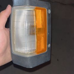 Nissan HARDBODY HEADLIGHT CORNER