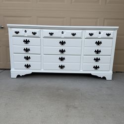Dresser White 8-Drawers 