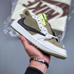 Jordan 1 Retro Low Golf (Travis Scott)