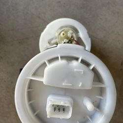 2009 MINI COOPER FUEL PUMP $20