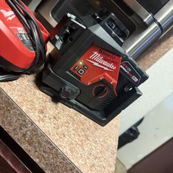 Laser 360 Milwaukee Con Bateria Y Cargador Poco USO