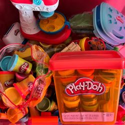 Play-Doh Lot! Includes Awesome Play-Doh Table!