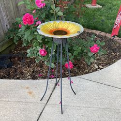 Sunflower 🌻 Birdbath. Approx. 27” Tall.  Add More Beauty To Your Garden.
