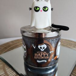 Rare BATH AND BODY WORKS HAPPY HALLOWEEN  CANDLE AND HOLDER