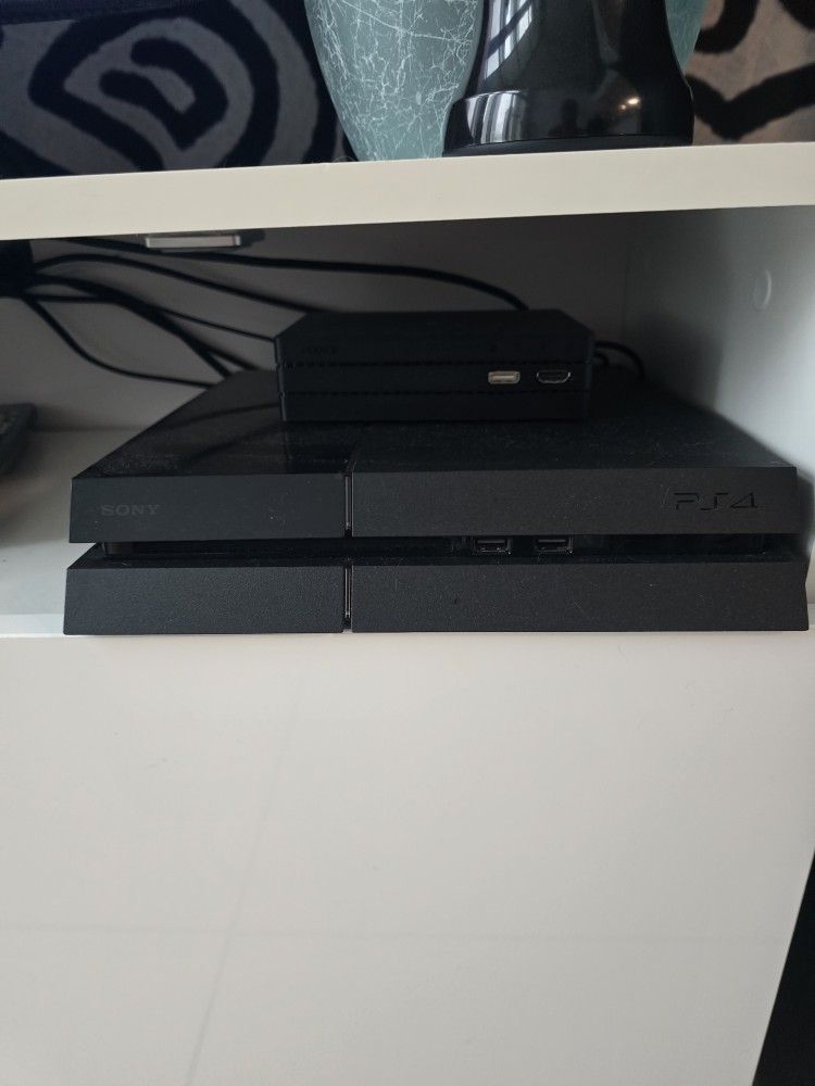 Ps4 And VR Plus Controllers And Games