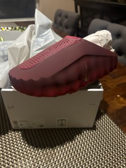 Nike Mind Slide 001 Red University size 9 or 10