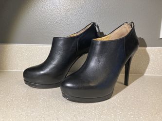 Sexy, Flirty, Sophisticated Black Platform Heel, Size 7.5