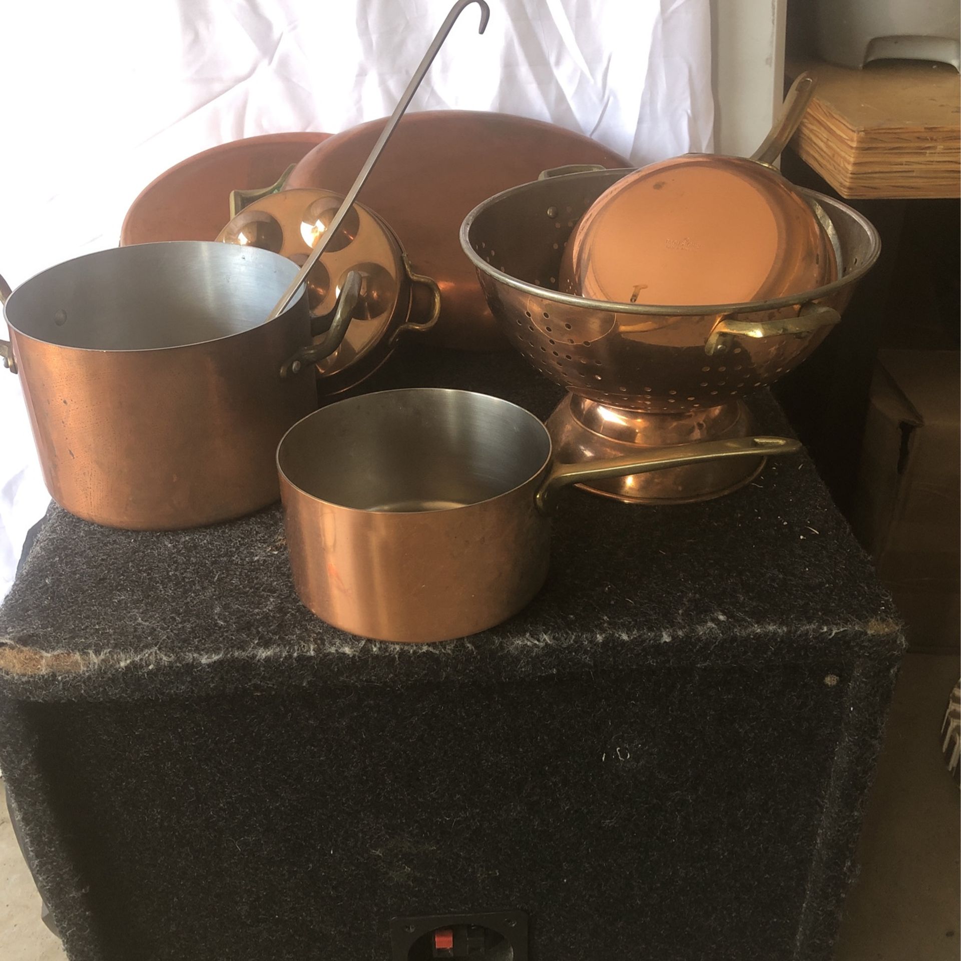 7 Pieces Of Copper And Brass Pots