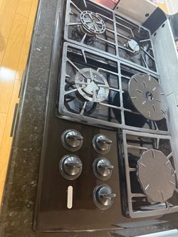 Black Gas Cooktop with 5 Burners
