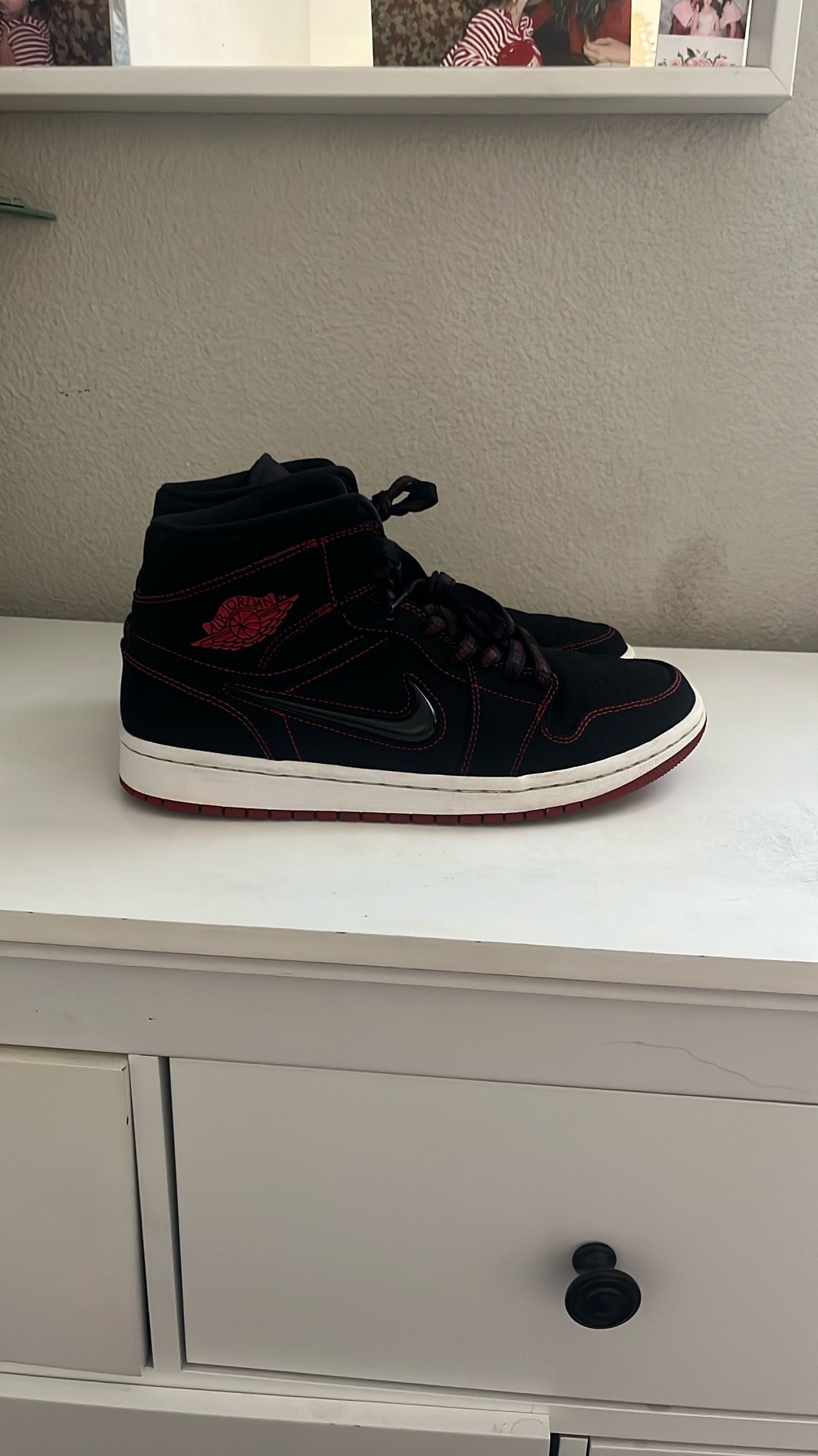 Fly With Me Air Jordan 1 Mid Mens size 8