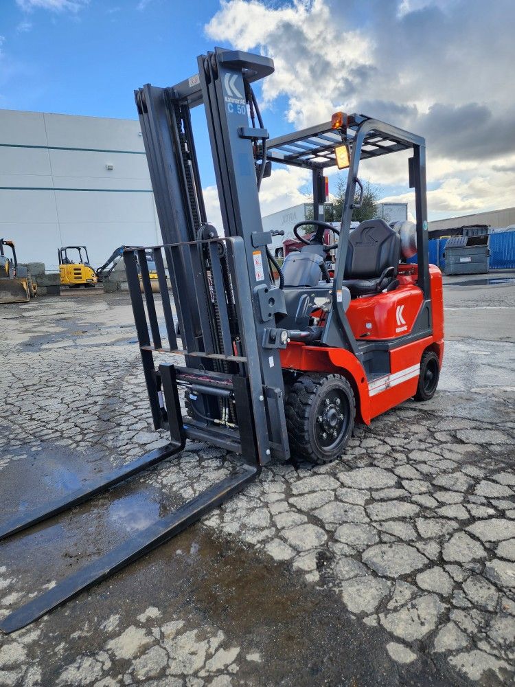 Kalmar forklift 5000 lb capacity(850 hrs!! wow)  3 stage side shift 