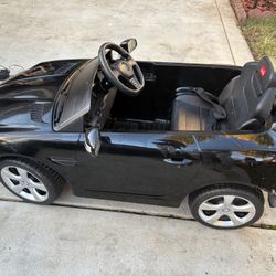 6 volts Mercedez Benz Power Wheels