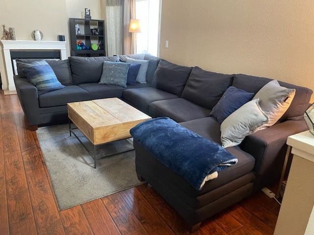 Bassett -Sectional With Chaise 