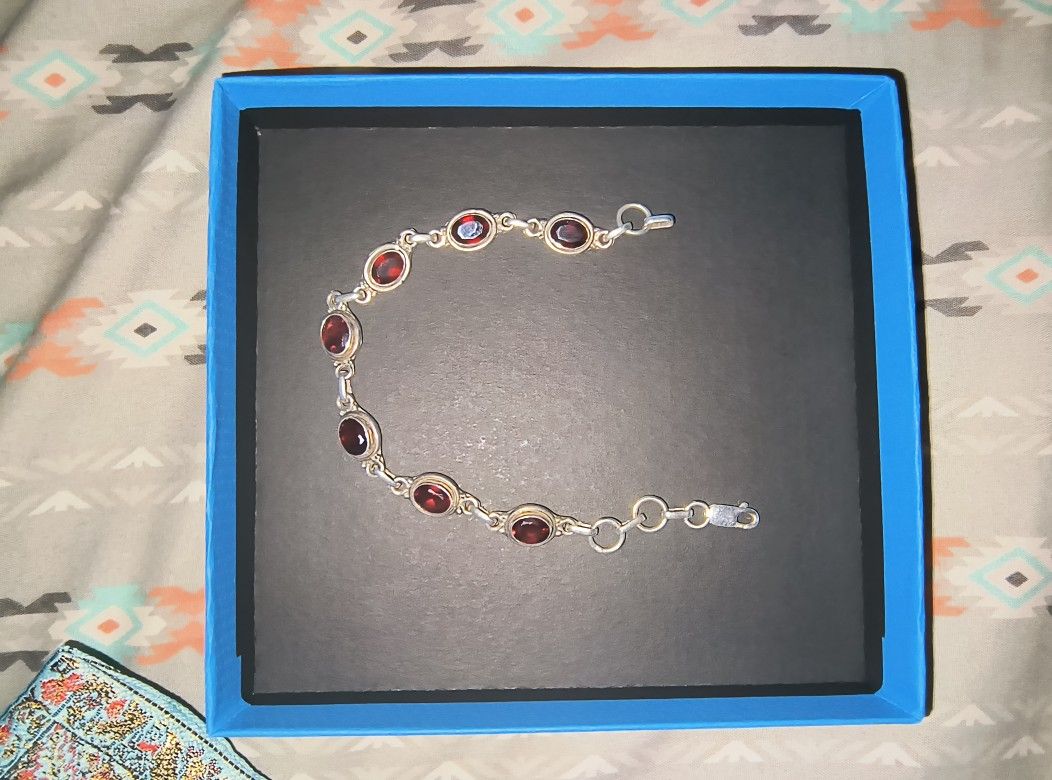 925 Silver And Garnet Bracelet 