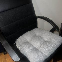 Black desk chair 