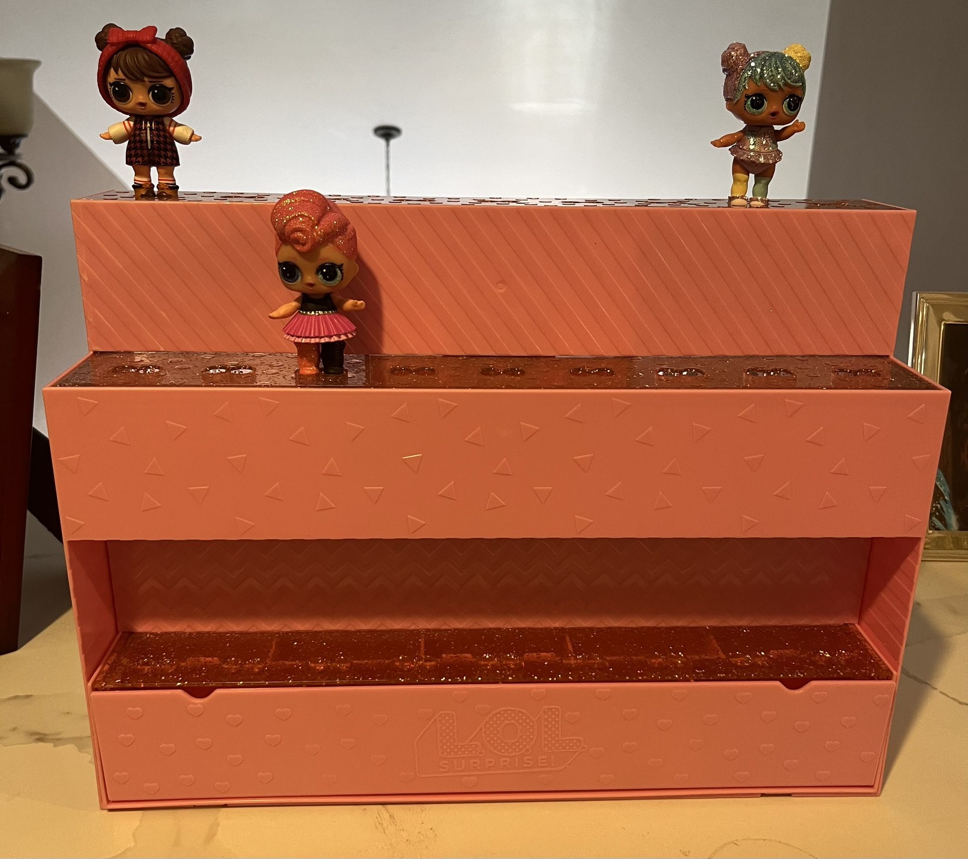 LOL Surprise Store Pop Up Carrying Case And 9 LOL Dolls