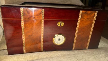 Wood cigar humidor supreme