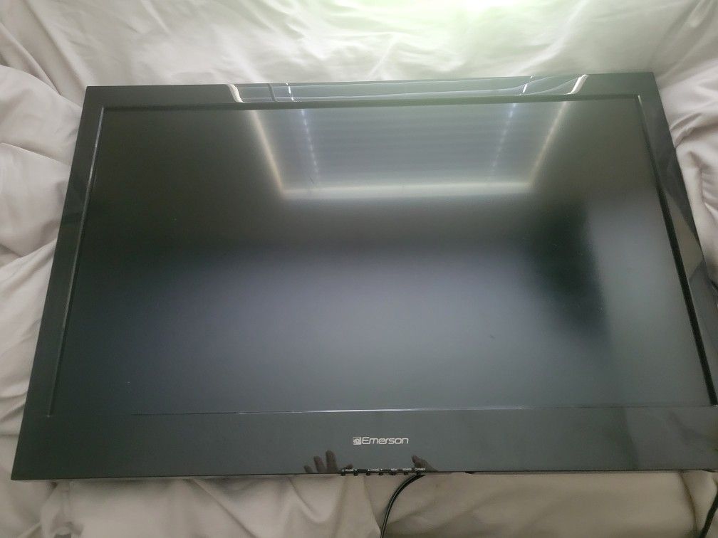 30 Inch Tv Works Fine, No Problems