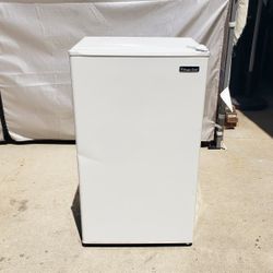 Mini Refrigerator With Freezer 