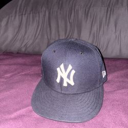 FITTED HATS