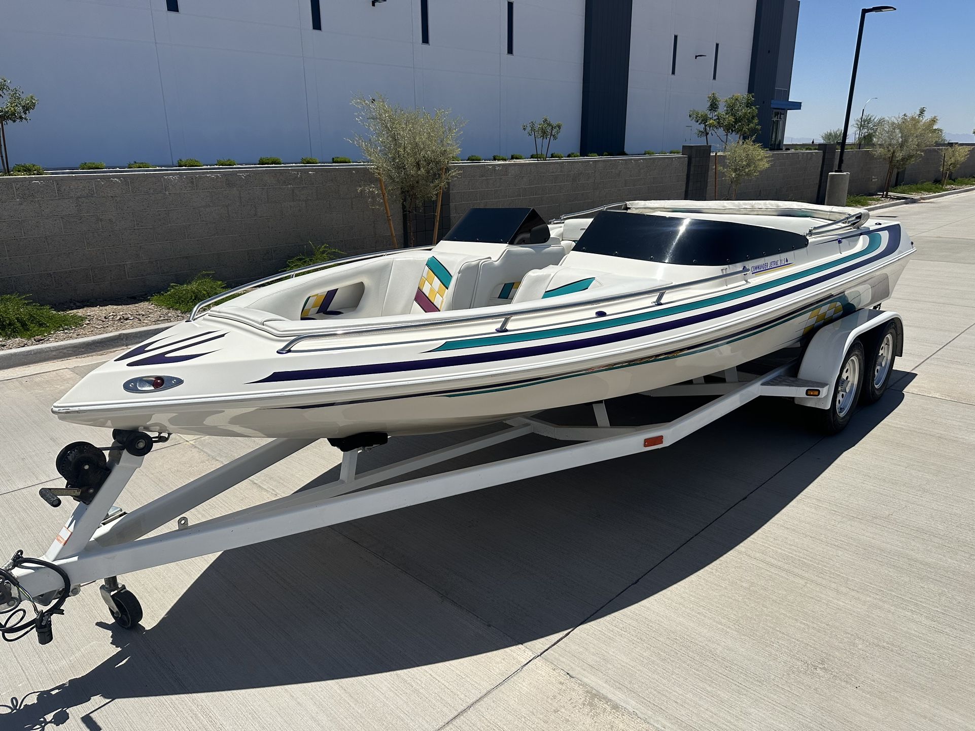2000 Commander Jet Boat