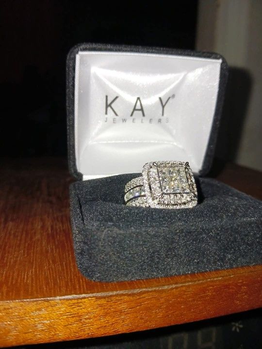 10k Gold With 3ct Of Diamond Ring