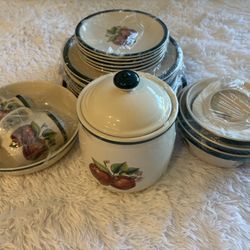 Casuals By China Pearl Apple Set (25 Pc)