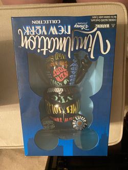 Disney Store New York Exclusive Mickey Times Square Vinylmation 9" Figure NIB