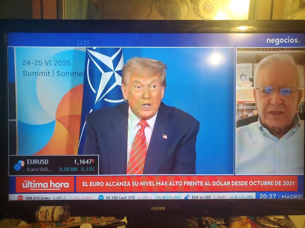 Samsung 55" Is OLD But HD FIRE TV ROKU SMART ANTENA SE VE BIEN