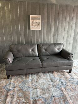 Top Grain Leather Couch – Modern Sofa – Excellent Condition