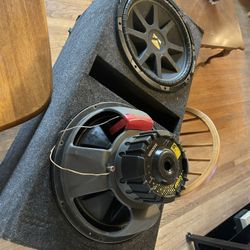 Two 15 Fifteen Inch Kicker Comp Subwoofer In Enclosure 