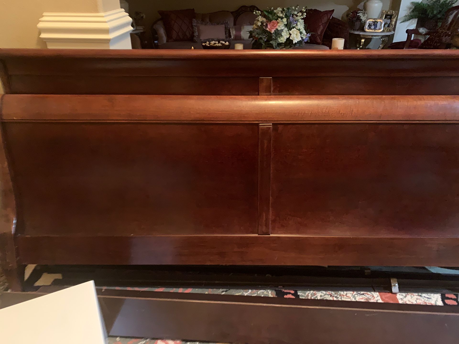 Beautiful king size cherry wood sleigh bed in excellent condition from smoke free pet free home.