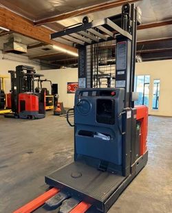 2019 Toyota orderpicker forklift