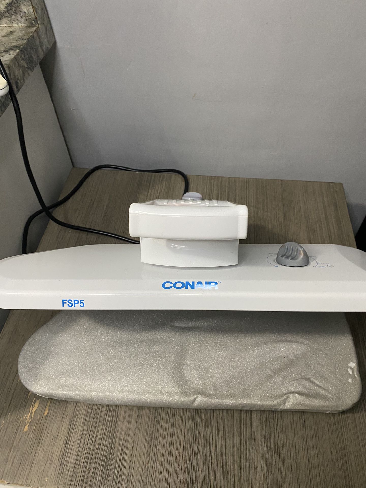 Conair FSP5 Steam Iron Fabric Professional Press Table Top 18” - White