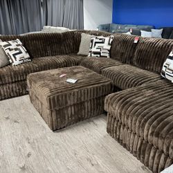 Ashley SECTIONAL WITH PILLOWS.  SUPER SUPER SOFT!!