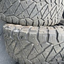 2-tire 35-12-50-17 NiTTO$90