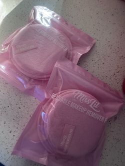 Makeup remover pads