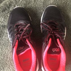 Fila 5RM00098-965 Running Shoes Black/Pink Low Top Sneakers Women's size 8.5US
