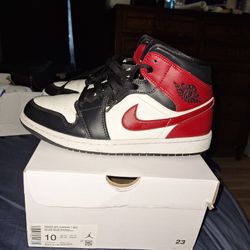 WMNS AIR JORDAN 1 MID