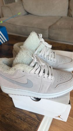 Women’s Jordan 1 size 7.5