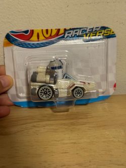 Hot Wheels Racerverse R2-D2 Die-Cast Car