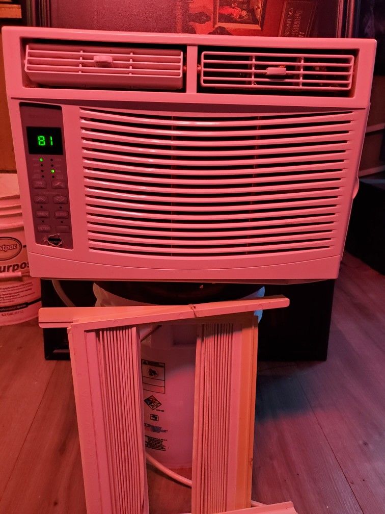 BEST HOME WINDOW AC WORKS GOOD COMES WITH REMOTE..TEST IT BEFORE YOU BUY IT..AVAILABLE FOR FAIR OFFERS...