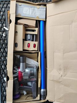 Dyson V8 Origin Extra Cordless Stick Vacuum Cleaner/ New Open Box