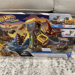 Brand New Hot Wheels RacerVerse Jurassic World Blue's Raptor Rush Track Set. 
