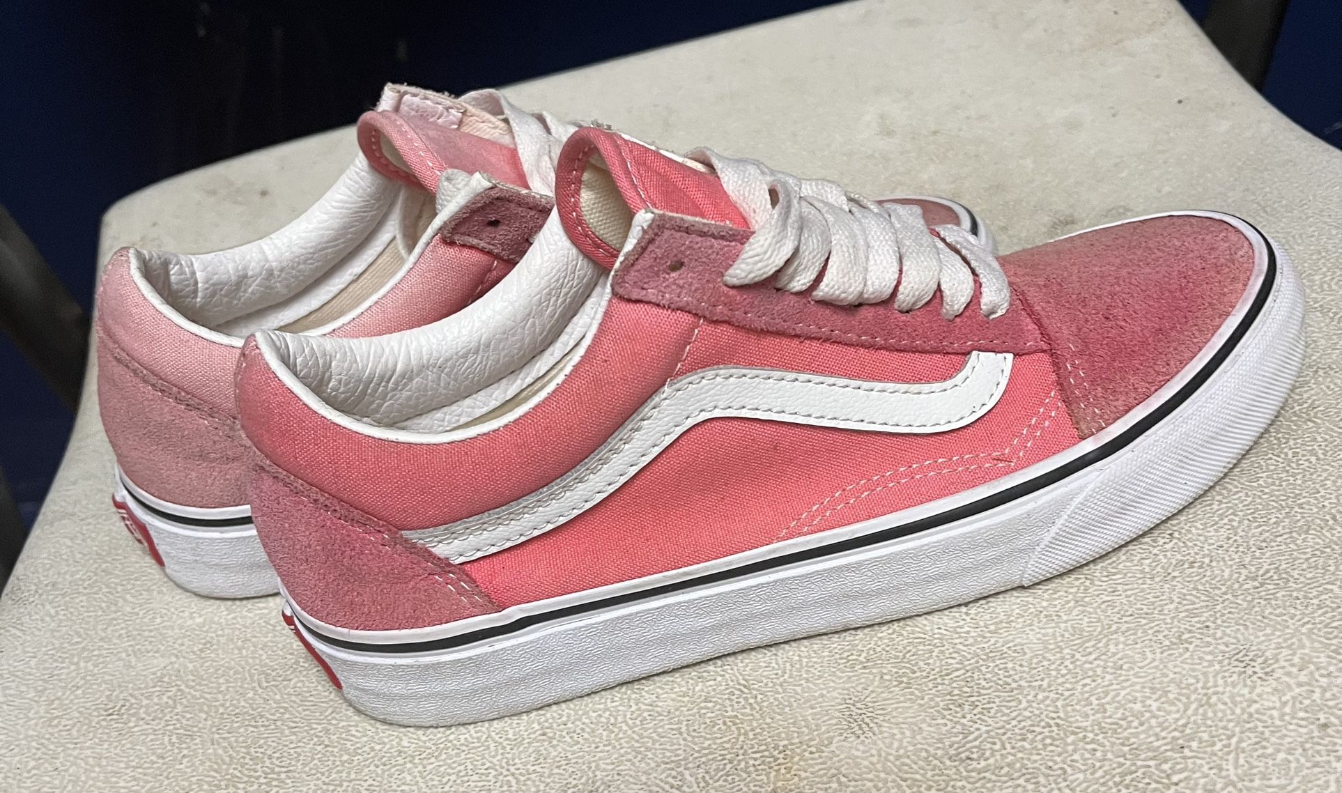 Size 7 Women’s Suade Pink&white Vans