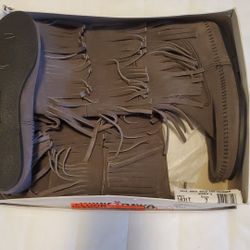 Minnetonka moccasin boots sz7
