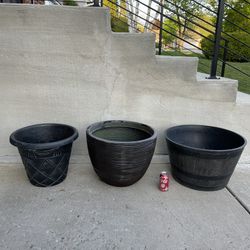 Three XL Plastic Flower Planters-pots 🪴