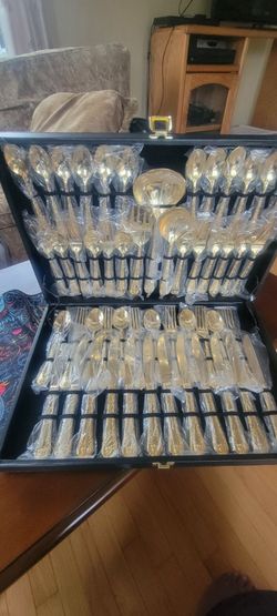Brand New 51-Piece Wm. Rogers & Son Enchanted Rose Gold Plated Flatware Set