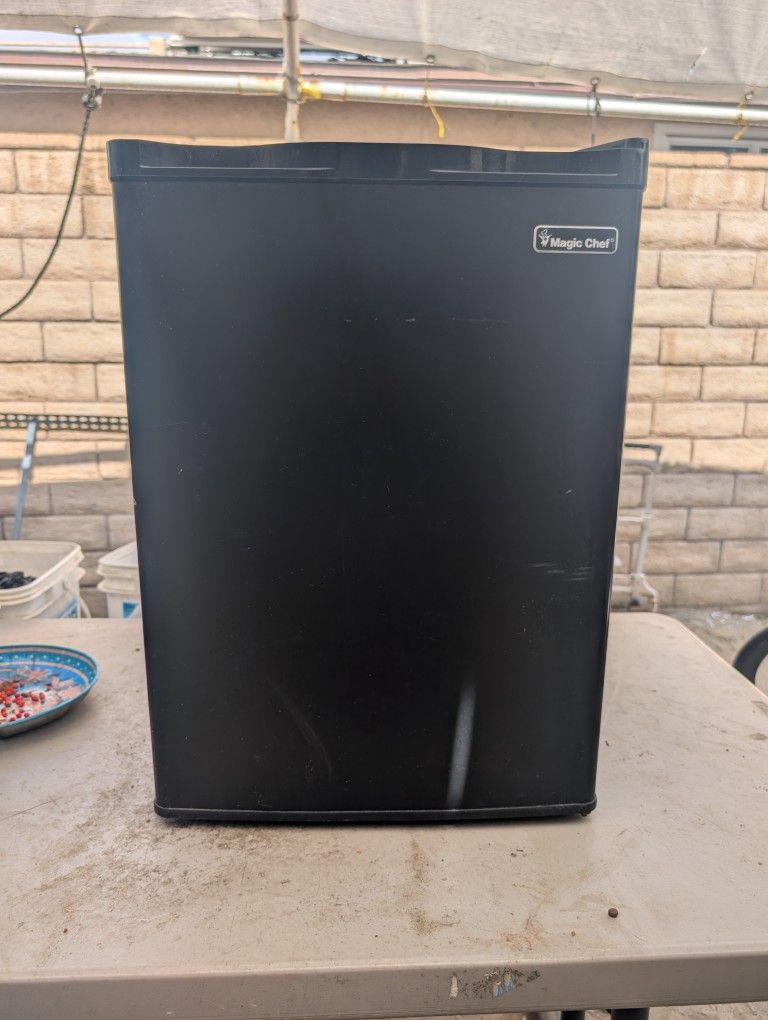 Magic Chef Black Mini Refrigerator