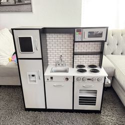 Play Kitchen 